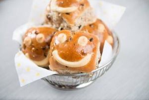 Hot Cross bunfight
